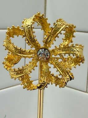 GRAZIANO Gold-Tone Floral Pin Brooch with Center Rhinestone